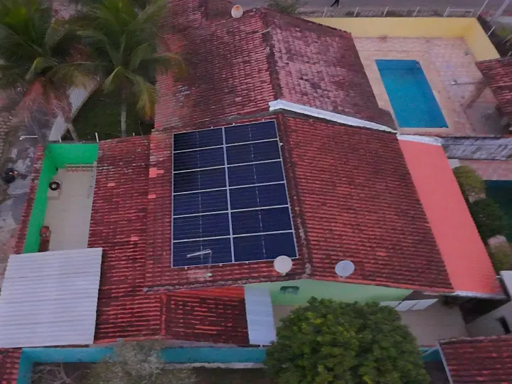 Painéis solares em casa no Balneário Gaivotas, Itanhaém