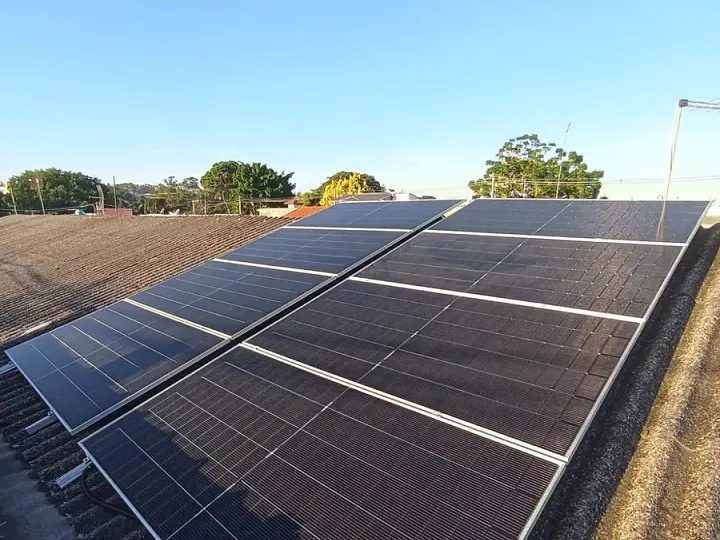 Painéis solares em casa no Guapira