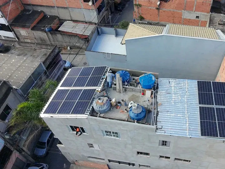 Painéis solares em casa em Taboão da Serra